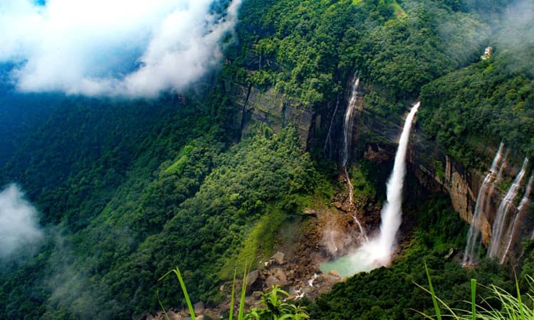 NohKaLikai Falls in Cherrapunji, Meghalaya NohKaLikai Falls in Cherrapunji, Meghalaya
