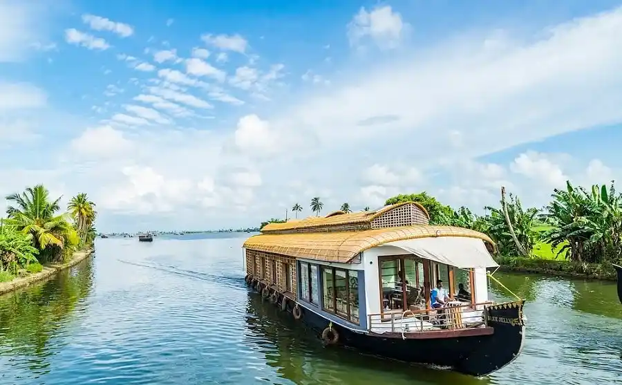 Top 10 Best Romantic Honeymoon Places in India For Couples